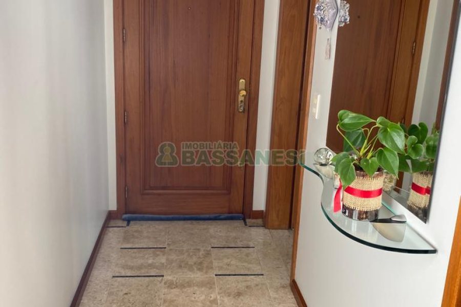 Apartamento com 140m², 3 dormitórios, 1 vaga, no bairro Centro em Caxias do Sul para Comprar