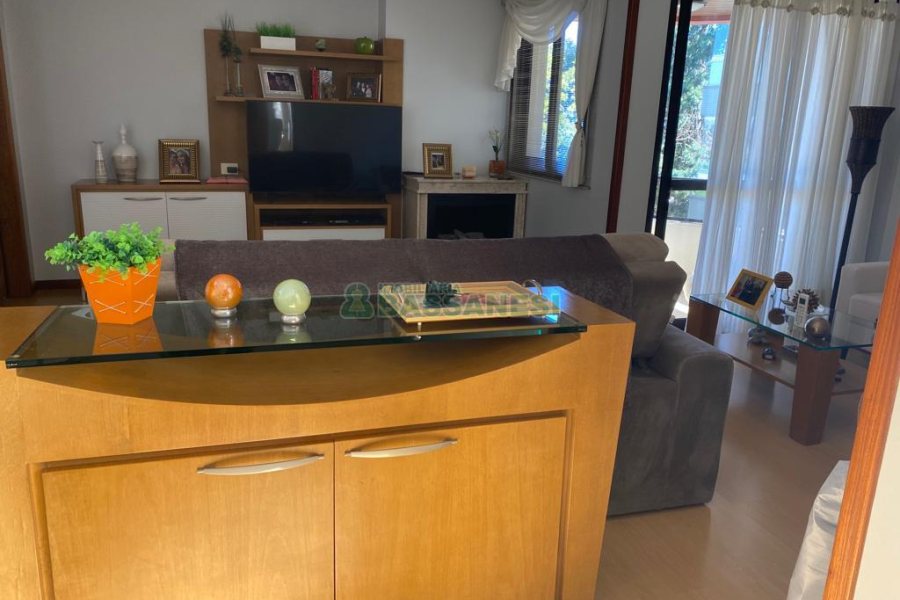 Apartamento com 140m², 3 dormitórios, 1 vaga, no bairro Centro em Caxias do Sul para Comprar