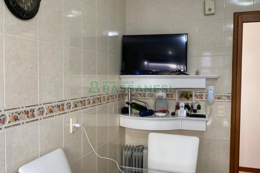 Apartamento com 140m², 3 dormitórios, 1 vaga, no bairro Centro em Caxias do Sul para Comprar