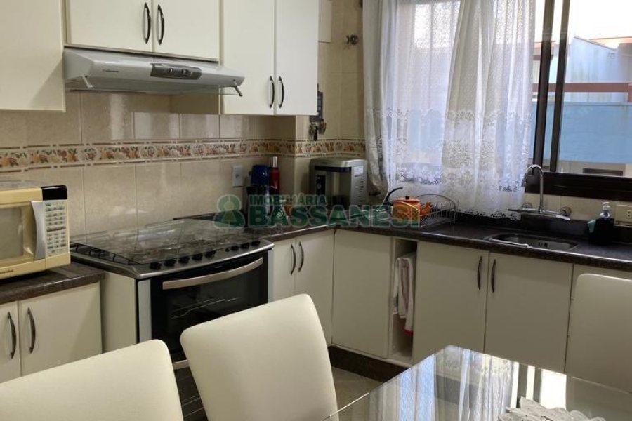Apartamento com 140m², 3 dormitórios, 1 vaga, no bairro Centro em Caxias do Sul para Comprar