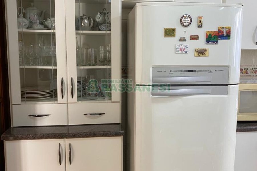 Apartamento com 140m², 3 dormitórios, 1 vaga, no bairro Centro em Caxias do Sul para Comprar