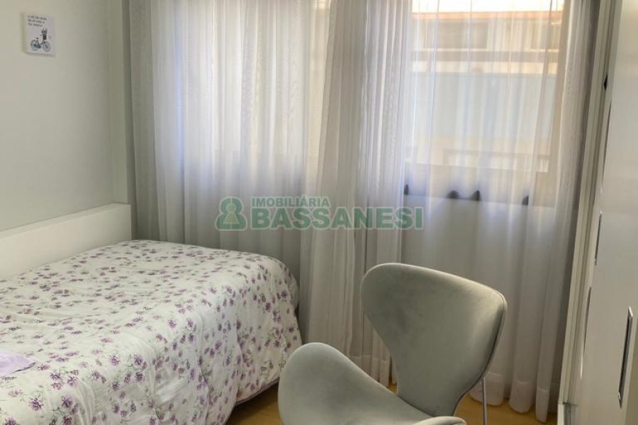 Apartamento com 140m², 3 dormitórios, 1 vaga, no bairro Centro em Caxias do Sul para Comprar