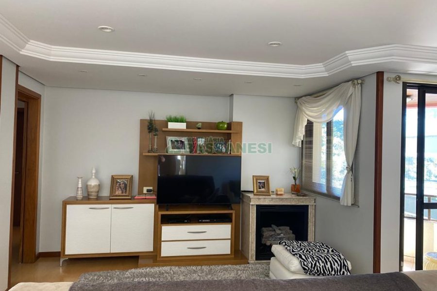 Apartamento com 140m², 3 dormitórios, 1 vaga, no bairro Centro em Caxias do Sul para Comprar