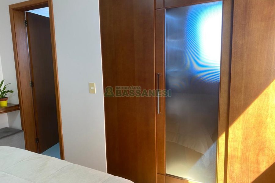 Apartamento com 140m², 3 dormitórios, 1 vaga, no bairro Centro em Caxias do Sul para Comprar