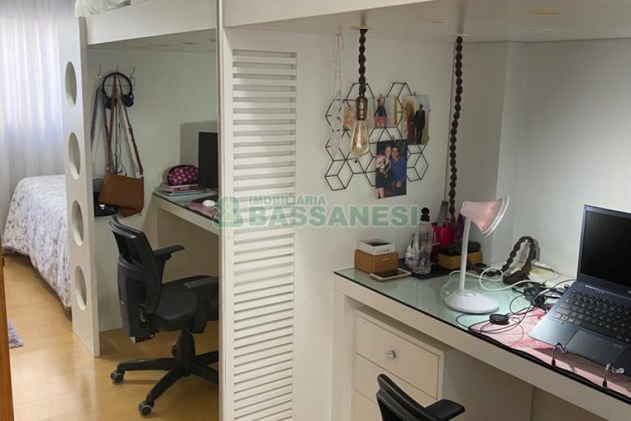 Apartamento com 140m², 3 dormitórios, 1 vaga, no bairro Centro em Caxias do Sul para Comprar