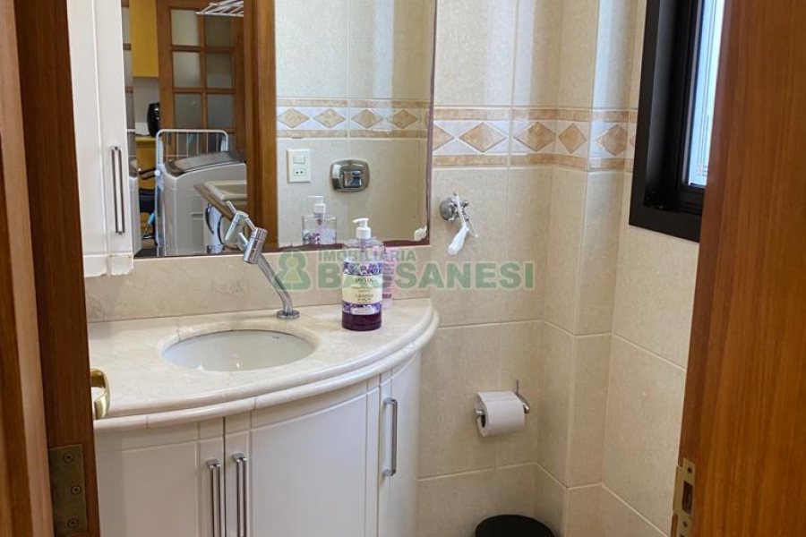 Apartamento com 140m², 3 dormitórios, 1 vaga, no bairro Centro em Caxias do Sul para Comprar