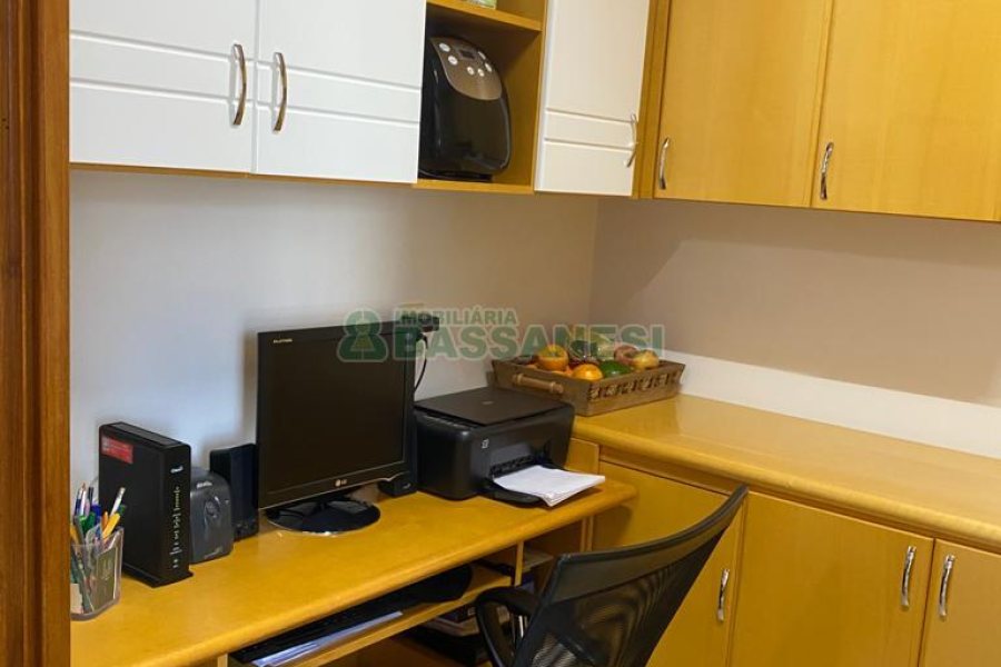 Apartamento com 140m², 3 dormitórios, 1 vaga, no bairro Centro em Caxias do Sul para Comprar