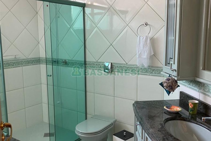 Apartamento com 140m², 3 dormitórios, 1 vaga, no bairro Centro em Caxias do Sul para Comprar