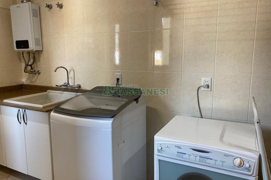 Apartamento com 140m², 3 dormitórios, 1 vaga, no bairro Centro em Caxias do Sul para Comprar