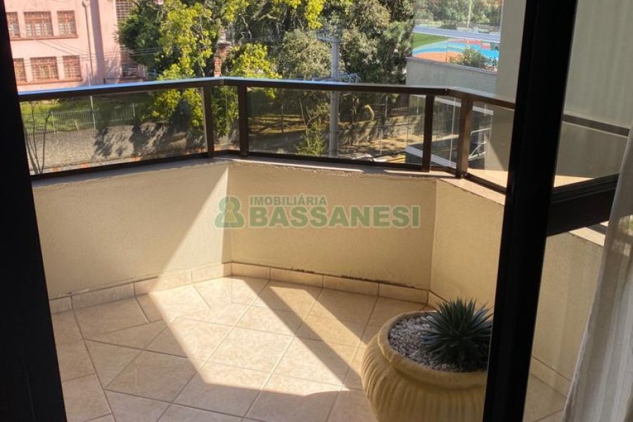 Apartamento com 140m², 3 dormitórios, 1 vaga, no bairro Centro em Caxias do Sul para Comprar