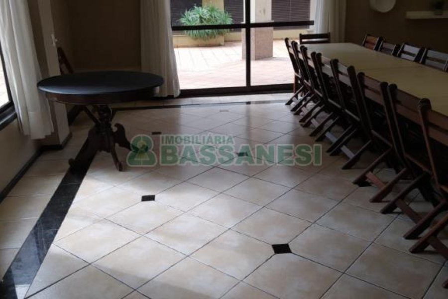 Apartamento com 140m², 3 dormitórios, 1 vaga, no bairro Centro em Caxias do Sul para Comprar