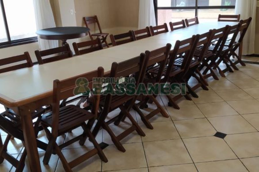 Apartamento com 140m², 3 dormitórios, 1 vaga, no bairro Centro em Caxias do Sul para Comprar