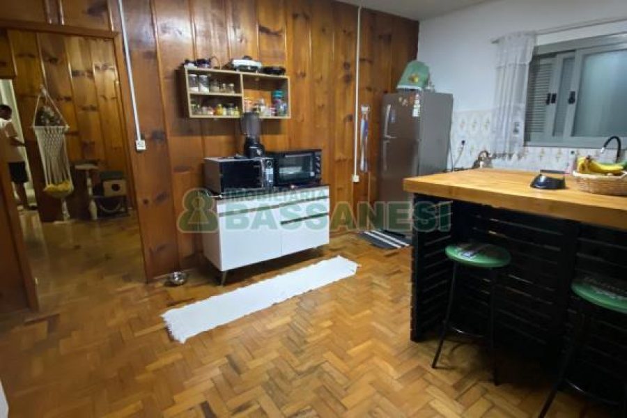Casa com 387m², 1 dormitório, 2 vagas, no bairro Santa Catarina em Caxias do Sul para Comprar