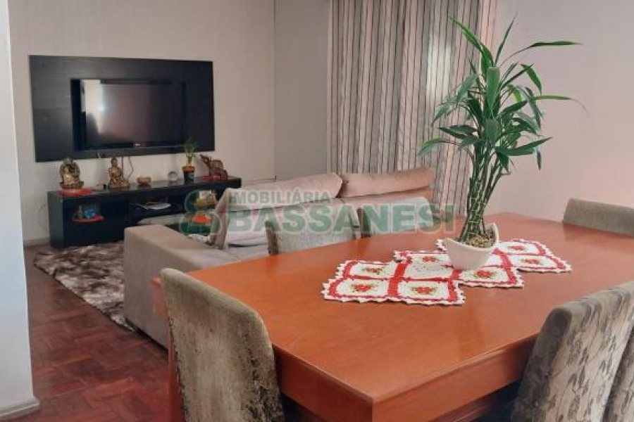 Casa com 387m², 1 dormitório, 2 vagas, no bairro Santa Catarina em Caxias do Sul para Comprar