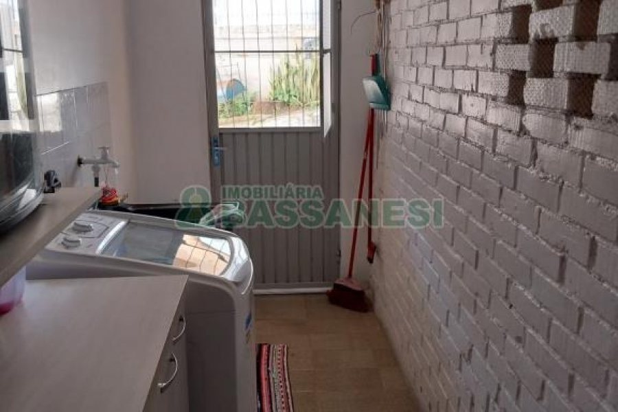 Casa com 387m², 1 dormitório, 2 vagas, no bairro Santa Catarina em Caxias do Sul para Comprar