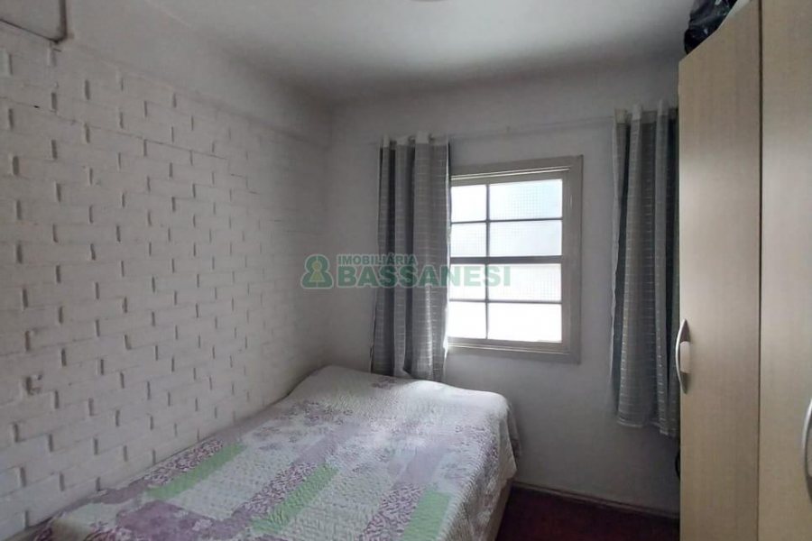 Casa com 387m², 1 dormitório, 2 vagas, no bairro Santa Catarina em Caxias do Sul para Comprar