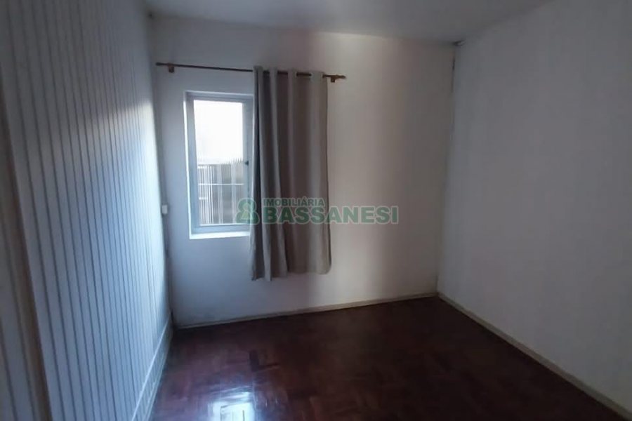 Casa com 387m², 1 dormitório, 2 vagas, no bairro Santa Catarina em Caxias do Sul para Comprar