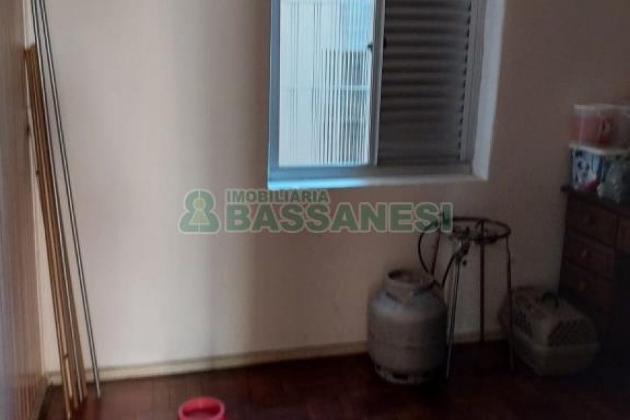 Casa com 387m², 1 dormitório, 2 vagas, no bairro Santa Catarina em Caxias do Sul para Comprar