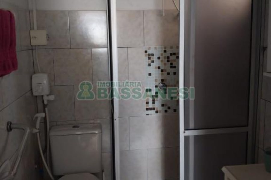 Casa com 387m², 1 dormitório, 2 vagas, no bairro Santa Catarina em Caxias do Sul para Comprar