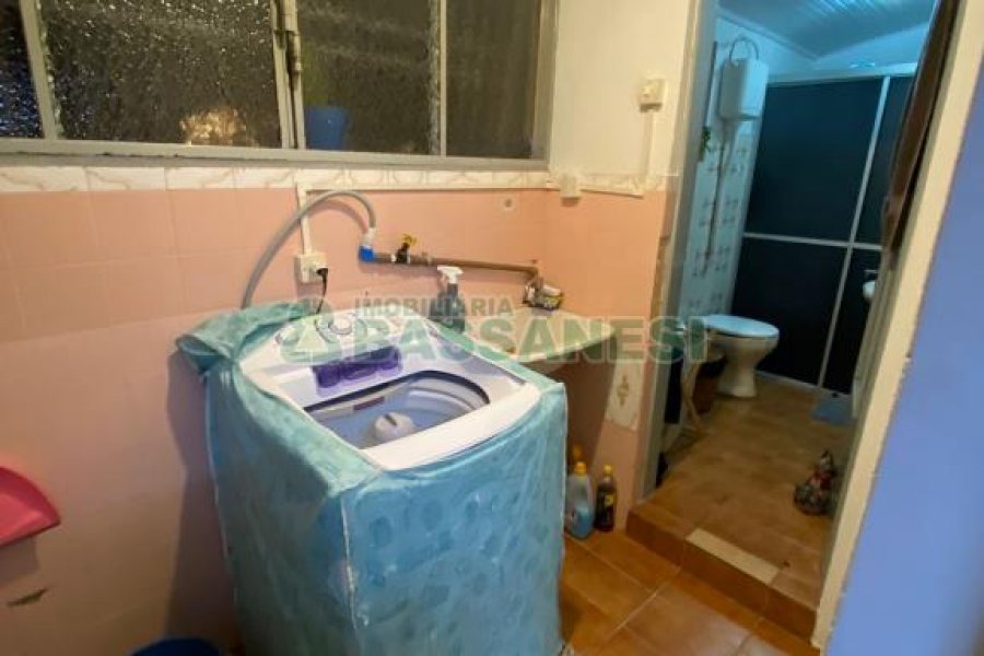 Casa com 387m², 1 dormitório, 2 vagas, no bairro Santa Catarina em Caxias do Sul para Comprar