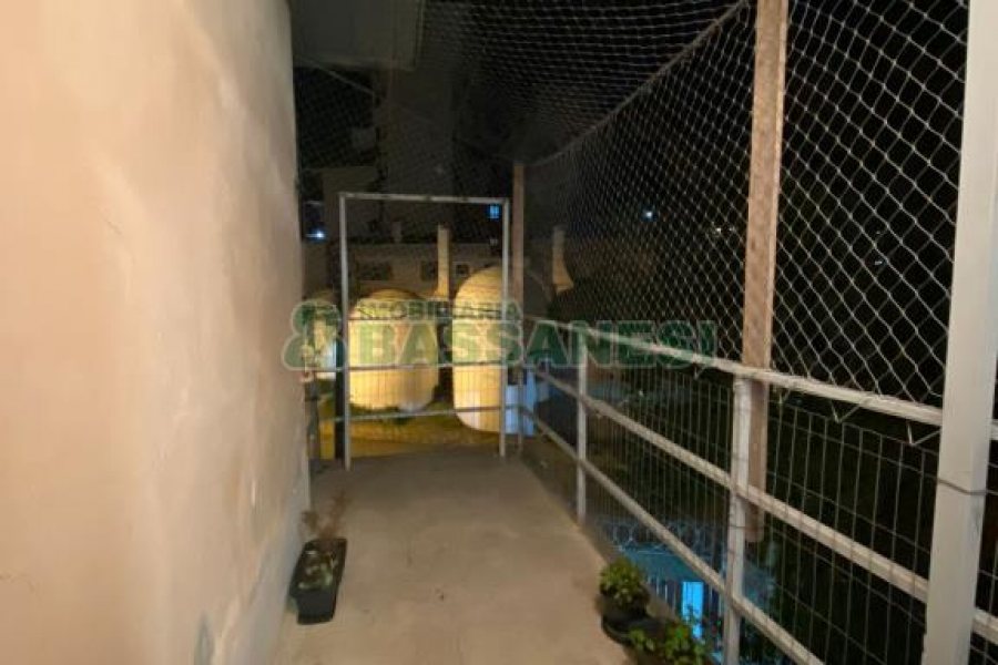 Casa com 387m², 1 dormitório, 2 vagas, no bairro Santa Catarina em Caxias do Sul para Comprar