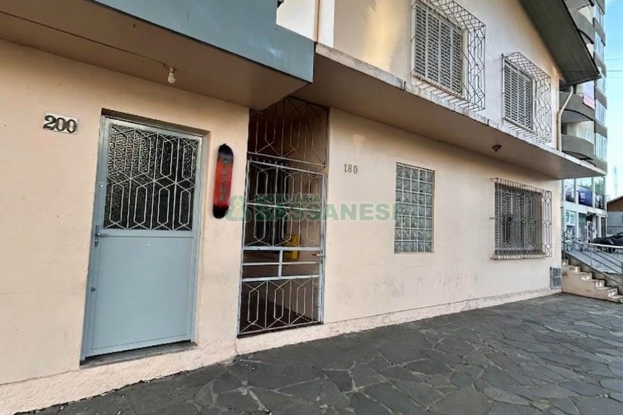 Casa com 387m², 1 dormitório, 2 vagas, no bairro Santa Catarina em Caxias do Sul para Comprar