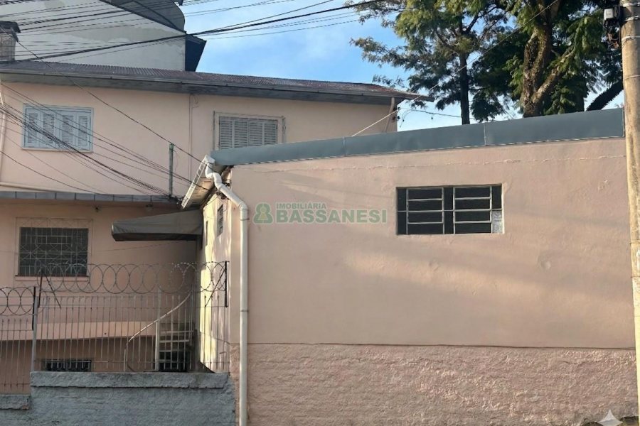 Casa com 387m², 1 dormitório, 2 vagas, no bairro Santa Catarina em Caxias do Sul para Comprar