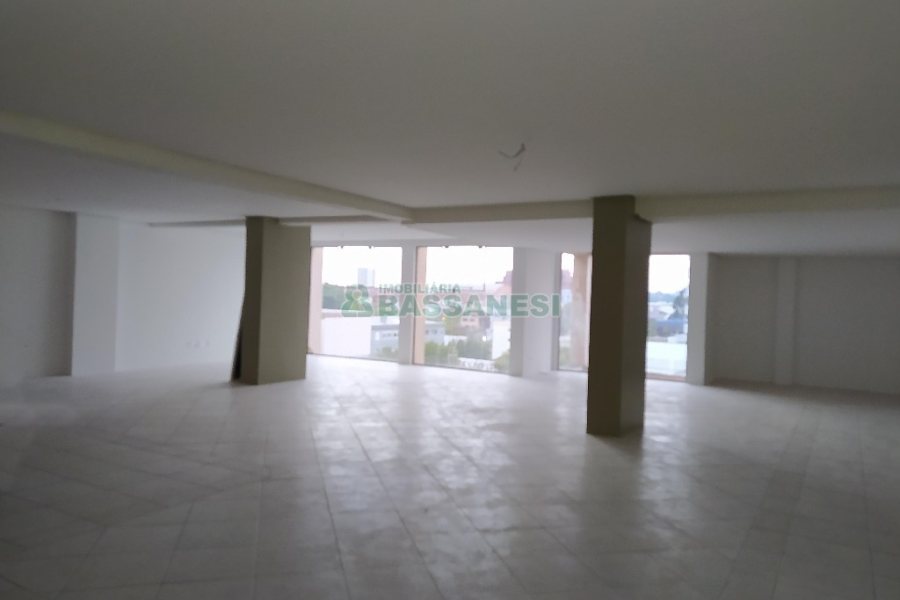 Loja com 450m², no bairro São Pelegrino em Caxias do Sul para Alugar