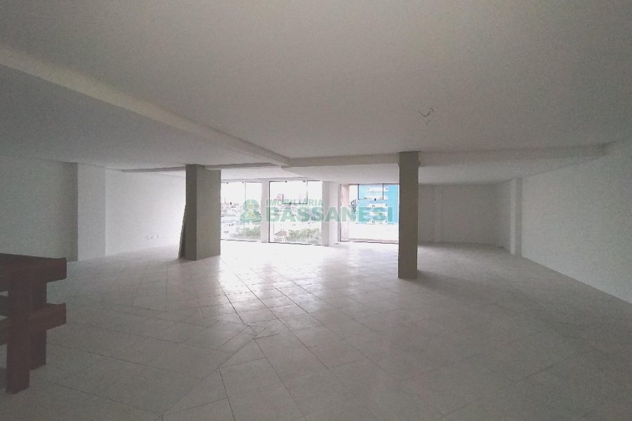 Loja com 450m², no bairro São Pelegrino em Caxias do Sul para Alugar
