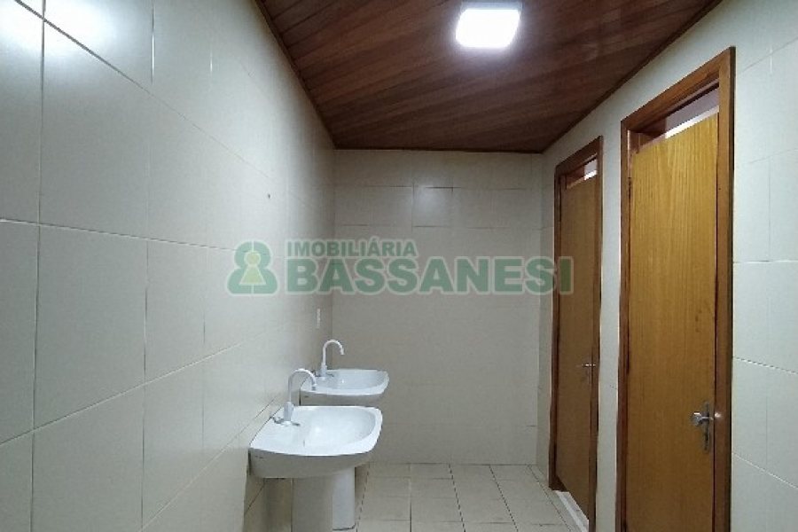 Loja com 450m², no bairro São Pelegrino em Caxias do Sul para Alugar