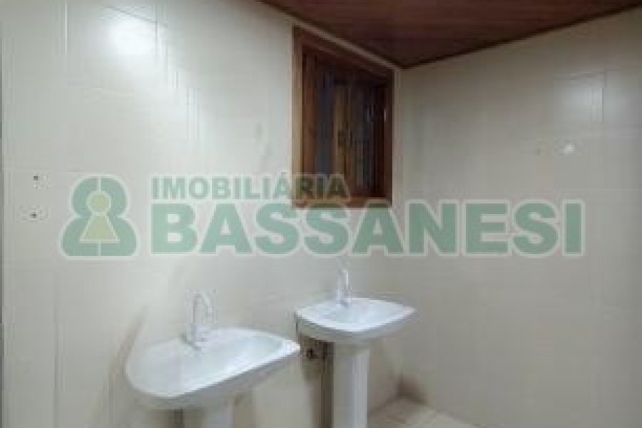 Loja com 450m², no bairro São Pelegrino em Caxias do Sul para Alugar