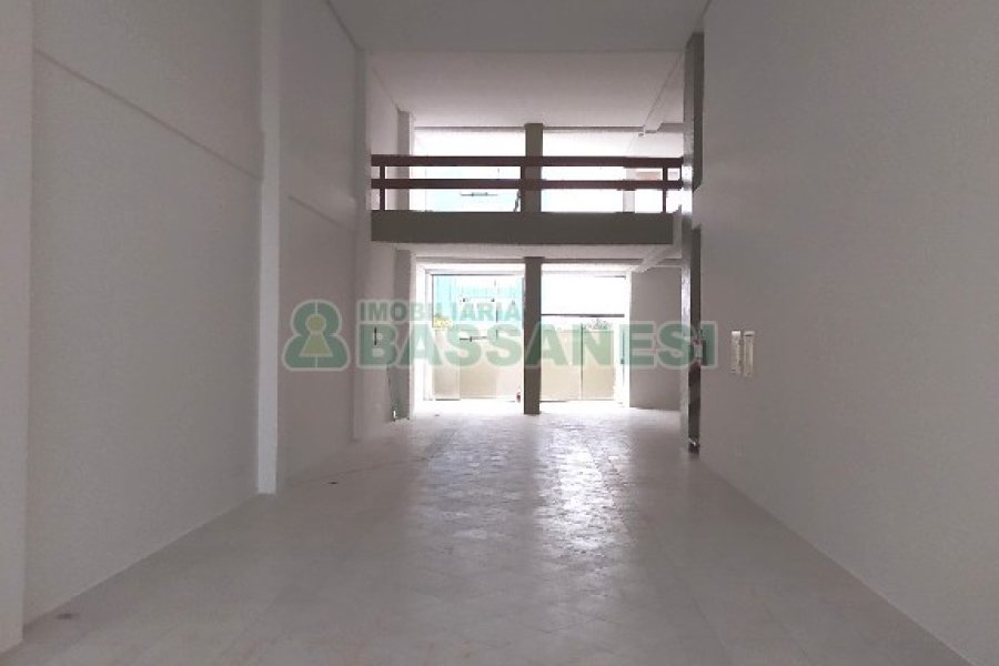 Loja com 450m², no bairro São Pelegrino em Caxias do Sul para Alugar