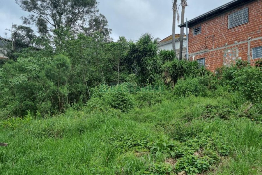 Terreno com 468m², no bairro Cruzeiro em Caxias do Sul para Comprar