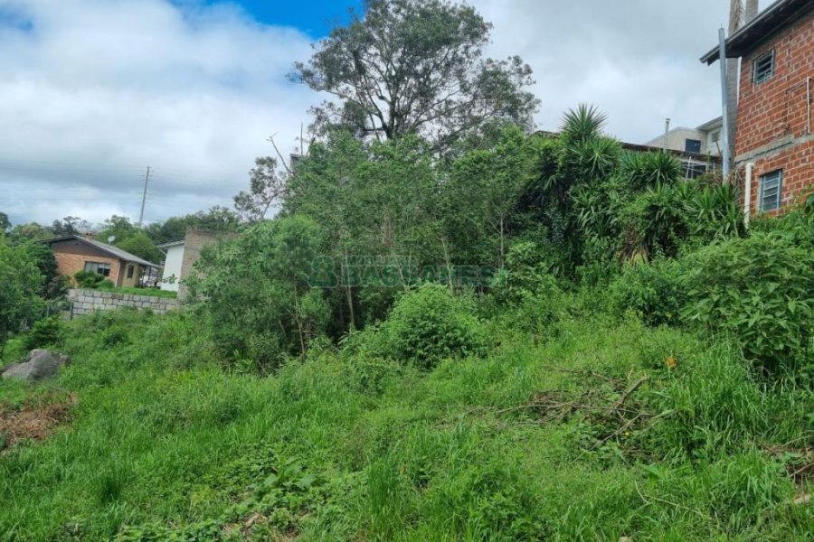 Terreno com 468m², no bairro Cruzeiro em Caxias do Sul para Comprar