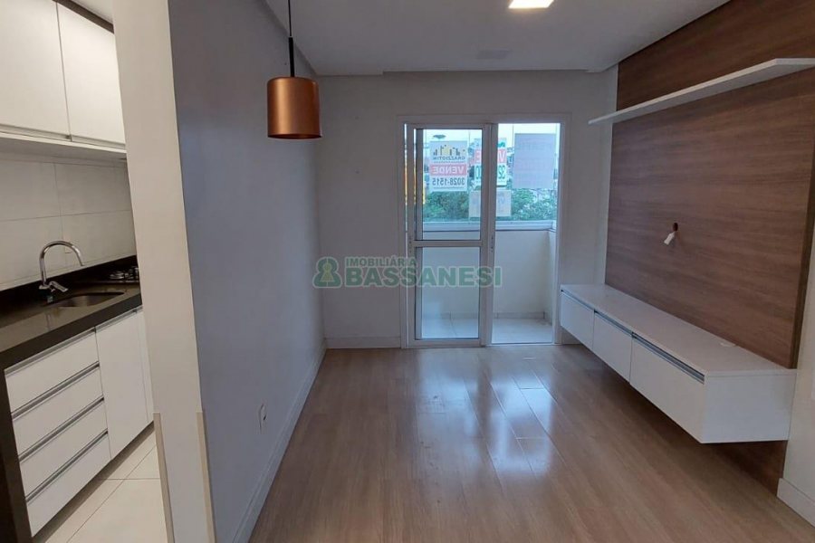 Apto Mobiliado com 67m², 2 dormitórios, 1 vaga, no bairro Kayser em Caxias do Sul para Comprar