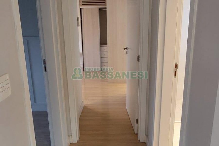 Apto Mobiliado com 67m², 2 dormitórios, 1 vaga, no bairro Kayser em Caxias do Sul para Comprar