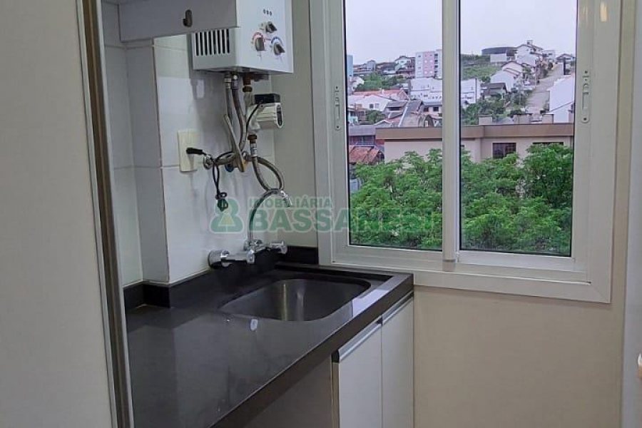 Apto Mobiliado com 67m², 2 dormitórios, 1 vaga, no bairro Kayser em Caxias do Sul para Comprar