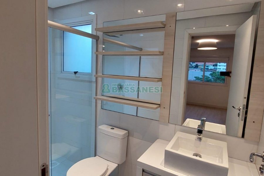 Apto Mobiliado com 67m², 2 dormitórios, 1 vaga, no bairro Kayser em Caxias do Sul para Comprar