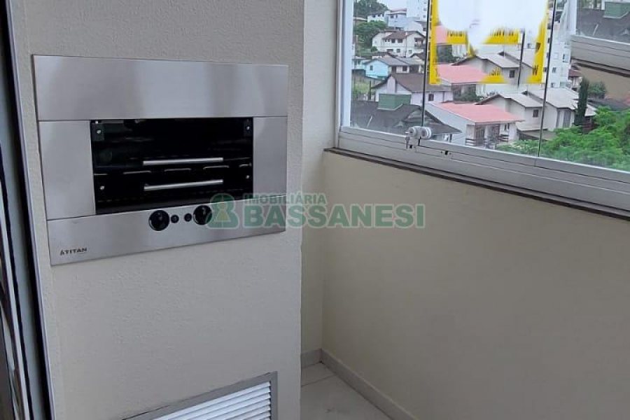 Apto Mobiliado com 67m², 2 dormitórios, 1 vaga, no bairro Kayser em Caxias do Sul para Comprar