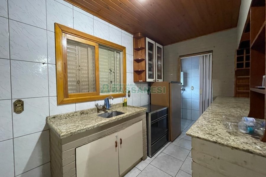 Casa Mobiliada com 130m², 3 dormitórios, 2 vagas, no bairro Linha 40 em Caxias do Sul para Alugar