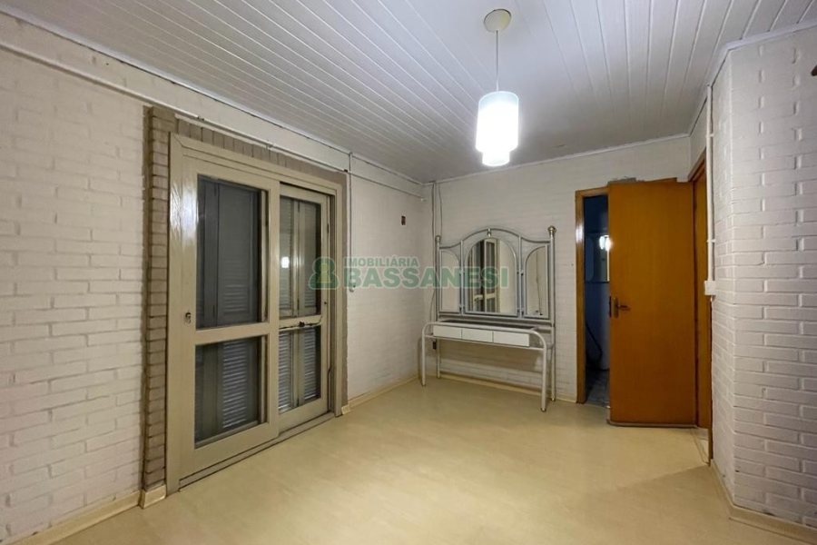 Casa Mobiliada com 130m², 3 dormitórios, 2 vagas, no bairro Linha 40 em Caxias do Sul para Alugar