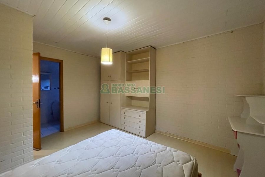 Casa Mobiliada com 130m², 3 dormitórios, 2 vagas, no bairro Linha 40 em Caxias do Sul para Alugar