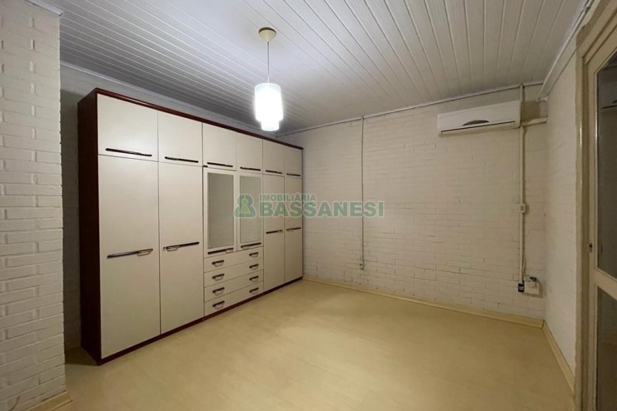 Casa Mobiliada com 130m², 3 dormitórios, 2 vagas, no bairro Linha 40 em Caxias do Sul para Alugar