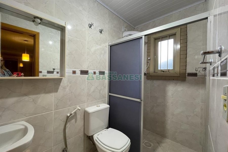 Casa Mobiliada com 130m², 3 dormitórios, 2 vagas, no bairro Linha 40 em Caxias do Sul para Alugar