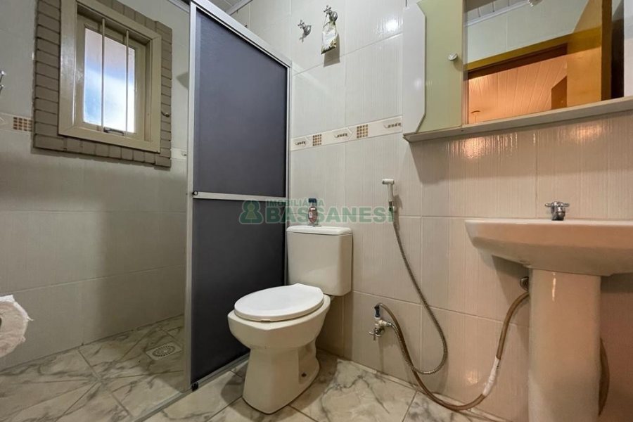 Casa Mobiliada com 130m², 3 dormitórios, 2 vagas, no bairro Linha 40 em Caxias do Sul para Alugar