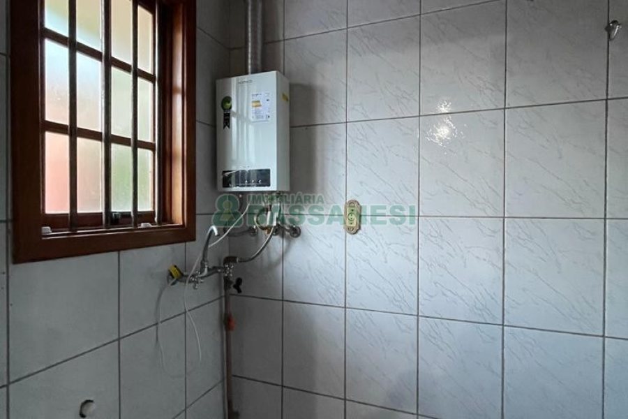 Casa Mobiliada com 130m², 3 dormitórios, 2 vagas, no bairro Linha 40 em Caxias do Sul para Alugar