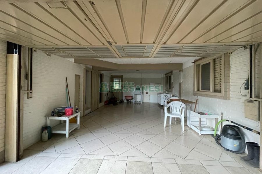 Casa Mobiliada com 130m², 3 dormitórios, 2 vagas, no bairro Linha 40 em Caxias do Sul para Alugar