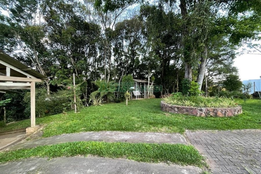 Casa Mobiliada com 130m², 3 dormitórios, 2 vagas, no bairro Linha 40 em Caxias do Sul para Alugar