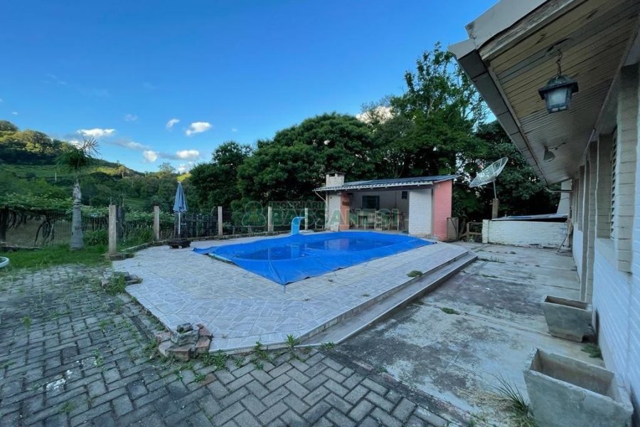 Casa Mobiliada com 130m², 3 dormitórios, 2 vagas, no bairro Linha 40 em Caxias do Sul para Alugar