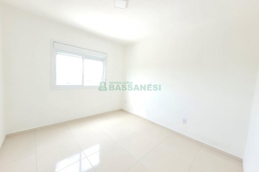 Apartamento com 52m², 2 dormitórios, 1 vaga, no bairro São Leopoldo em Caxias do Sul para Alugar